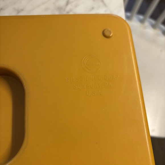 Vintage Wilson Wil-Hold Sewing Box Thread Holder Bobbin & Pin Metal Clasp Yellow - Picture 5 of 5